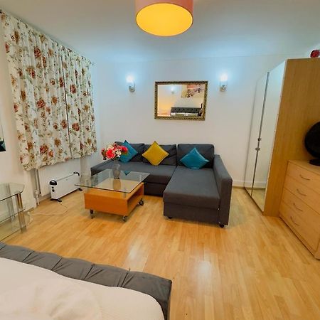 Bright Budget Studio Apartment In Central London Londres Exterior foto