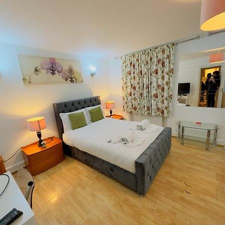 Bright Budget Studio Apartment In Central London Londres Exterior foto